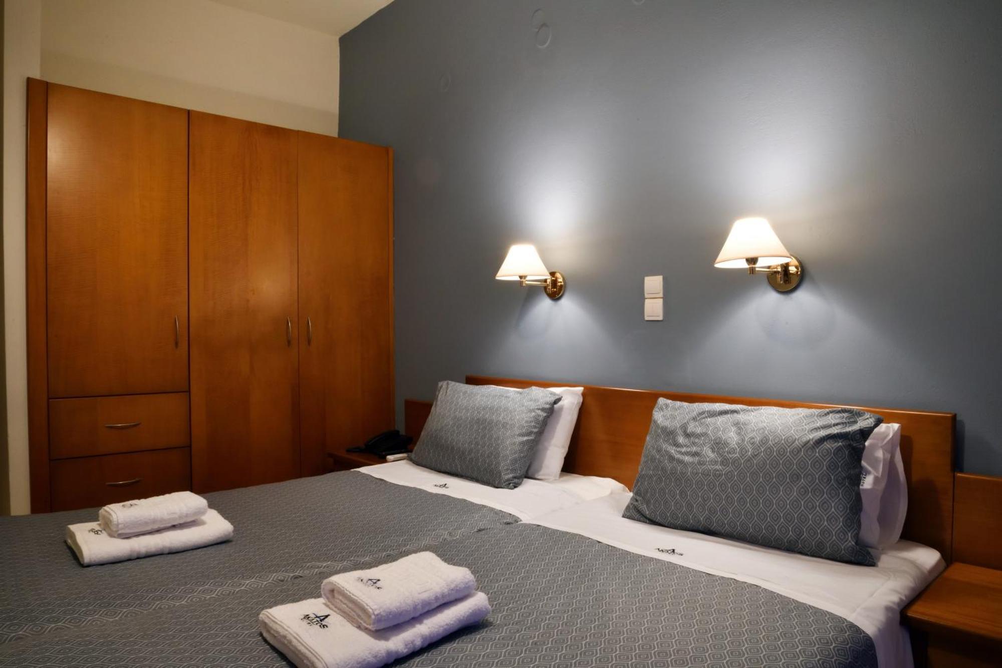 Akatos Hotel Agia Marina Extérieur photo
