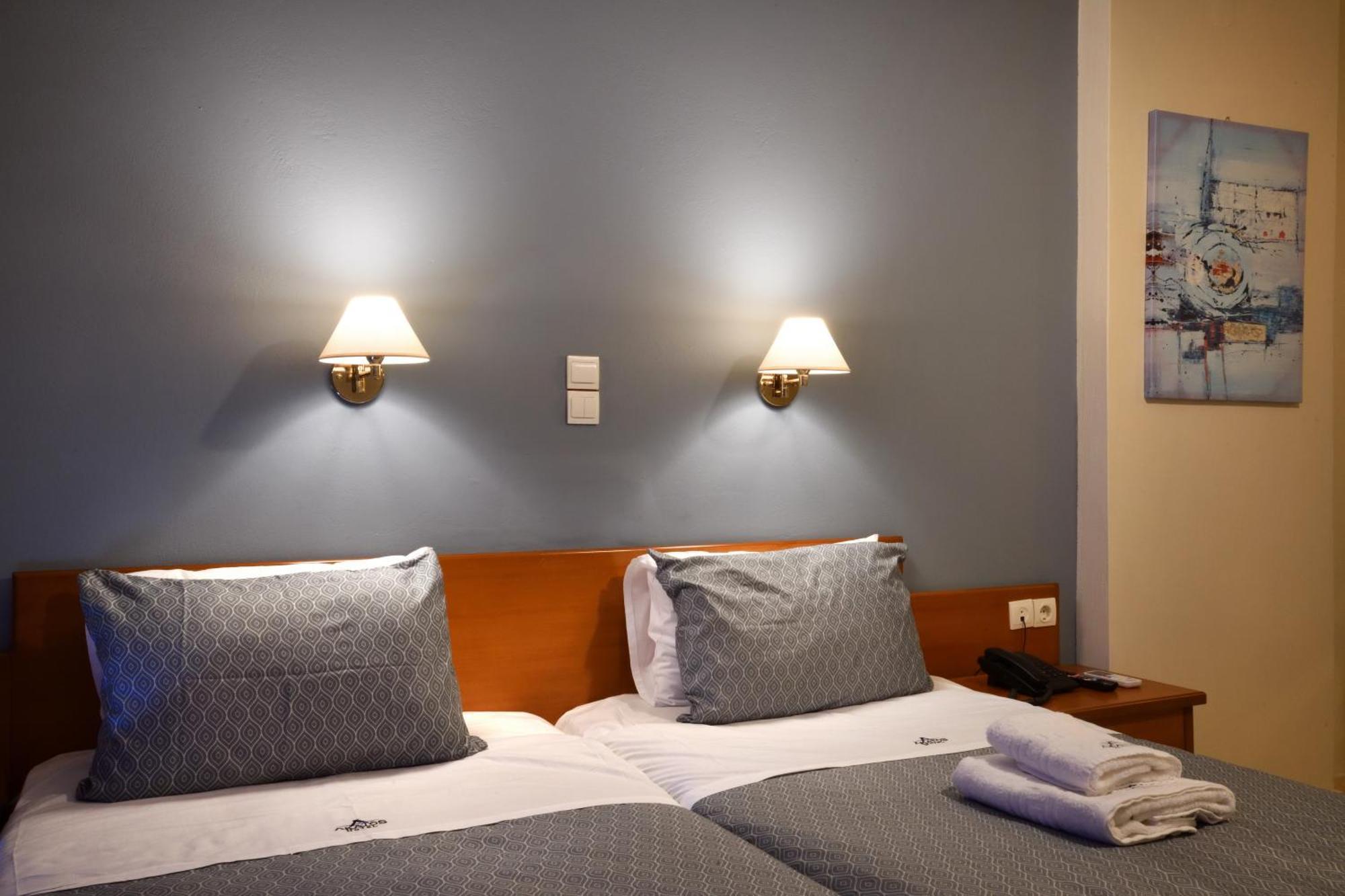 Akatos Hotel Agia Marina Extérieur photo