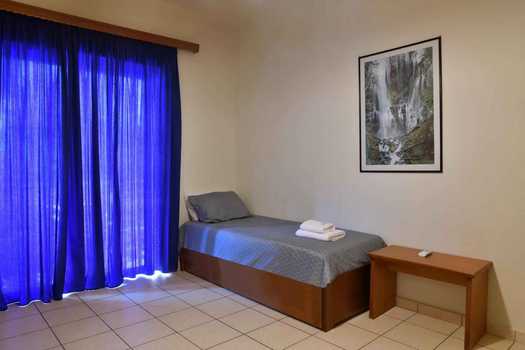 Akatos Hotel Agia Marina Extérieur photo