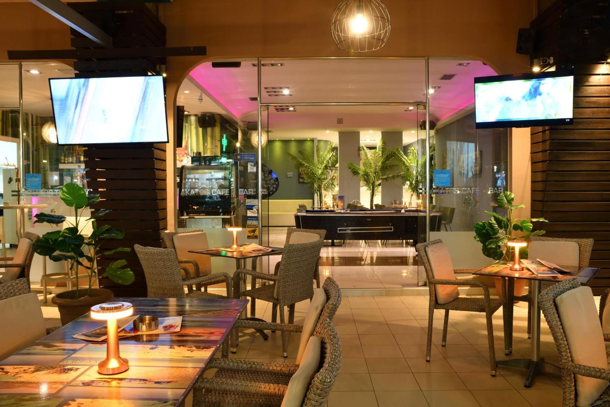 Akatos Hotel Agia Marina Extérieur photo