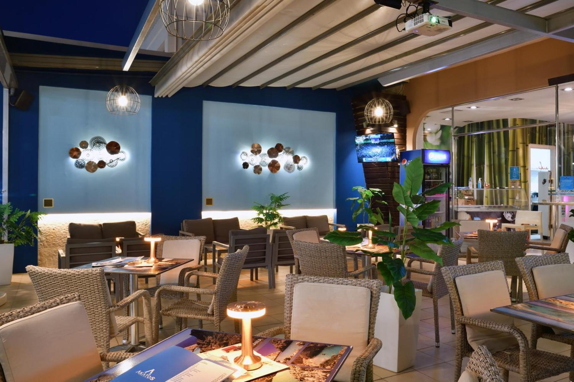 Akatos Hotel Agia Marina Extérieur photo