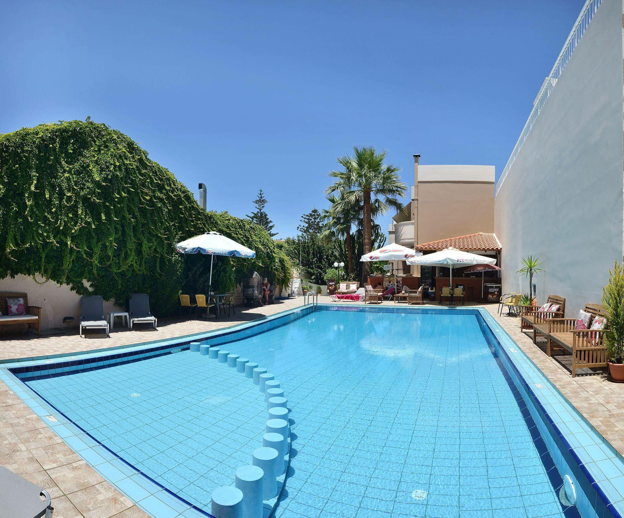 Akatos Hotel Agia Marina Extérieur photo